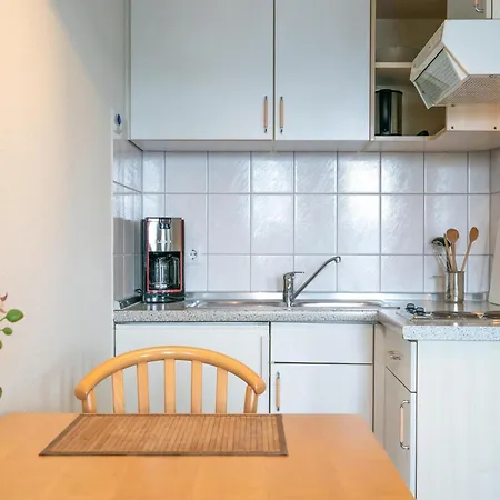 Mit Moeblierten Balkon In アパート
