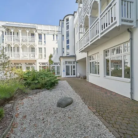 Mit Moeblierten Balkon In